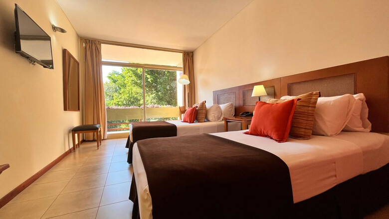 Raices Esturi�n Hotel