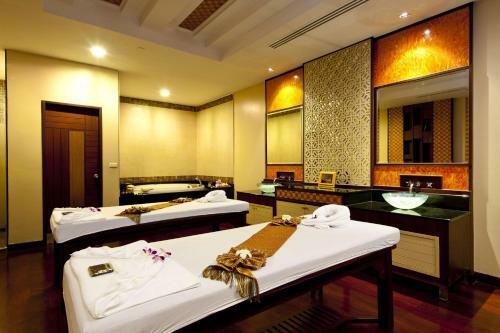 Hotel Grand Pacific Sovereign Resort & Spa