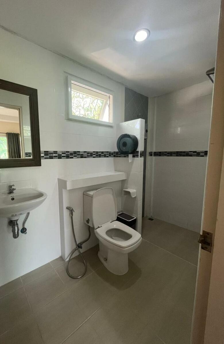 Hostal Baanbaramee Guesthouse