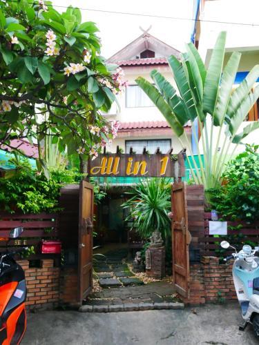 Hostal All In 1 Guesthouse