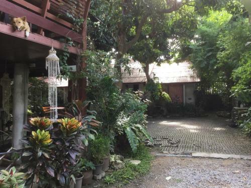 Hostal Baan Songjum