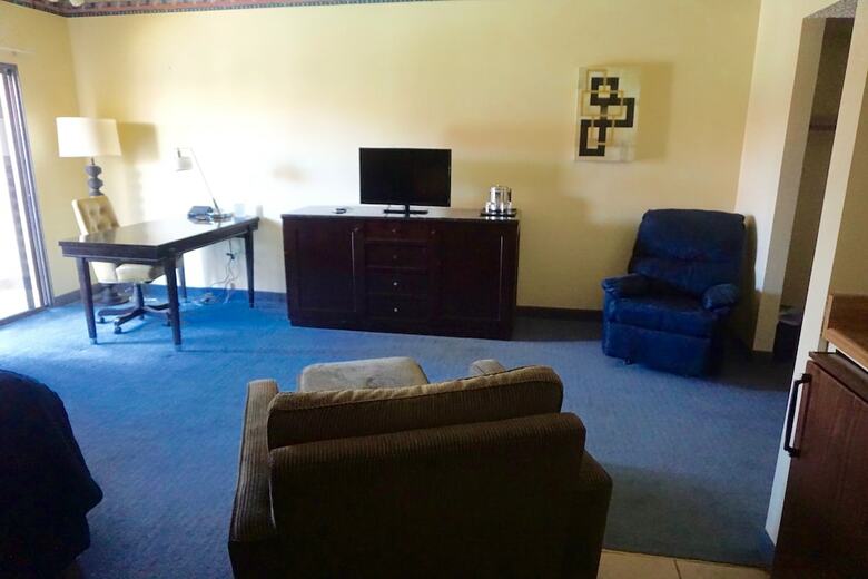 Hotel Heritage Inn Suites