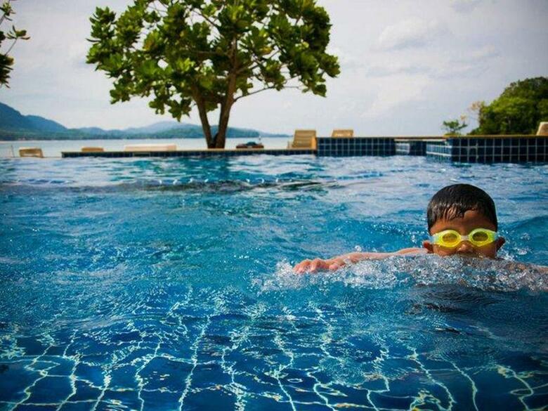 Hotel Kaw Kwang Beach Resort