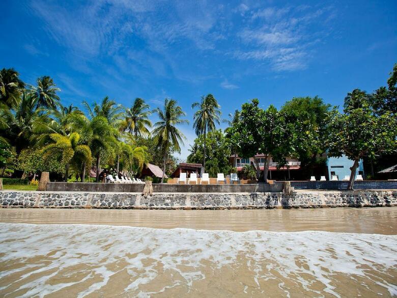 Hotel Kaw Kwang Beach Resort