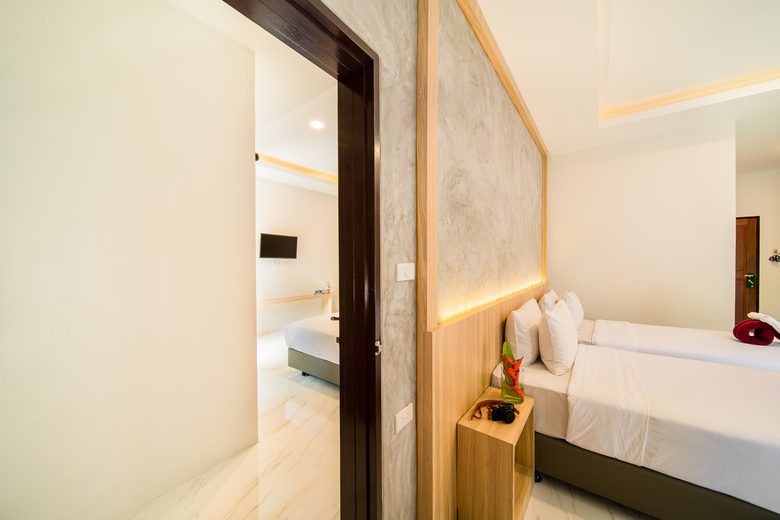Hotel Kaw Kwang Beach Resort