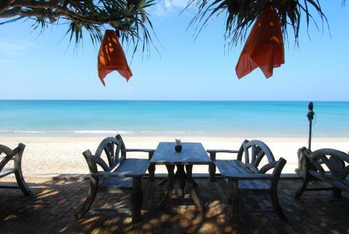 Hotel Clean Beach Resort