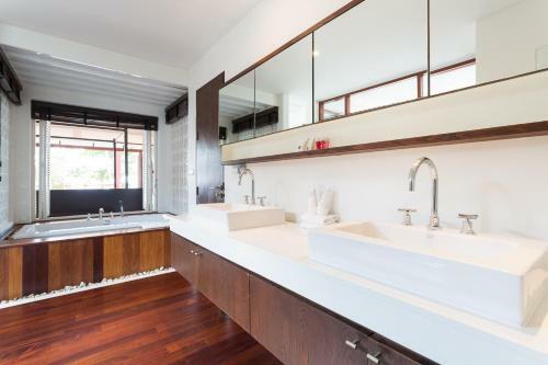 Amatapura Beachfront Villa 15