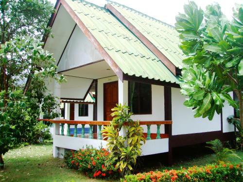 Lanta Palm Beach Resort