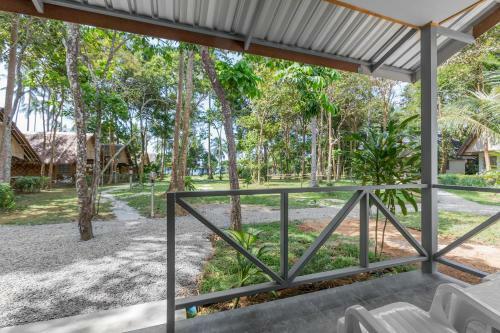 Hotel Lanta Coral Beach Resort