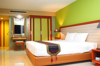 Long Beach Cha Am Hotel
