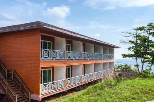 Hotel Phi Phi Natural Resort