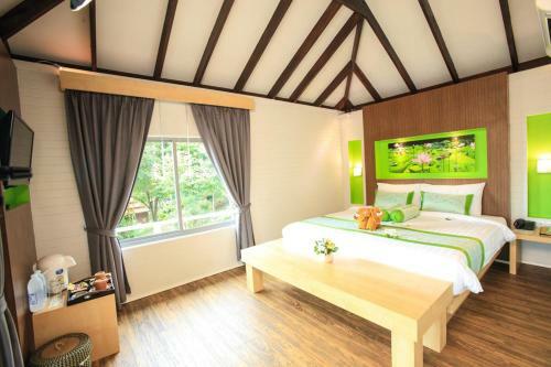 Hotel Phi Phi Natural Resort