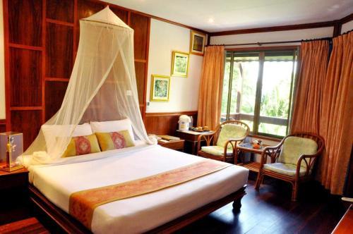 Hotel Phi Phi Natural Resort