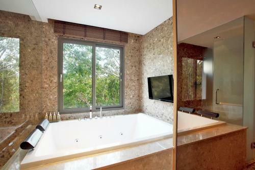 Hotel The Nchantra Pool Suite Phuket