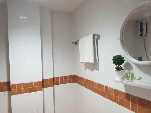 Hostal Thana Hotel & Guest House