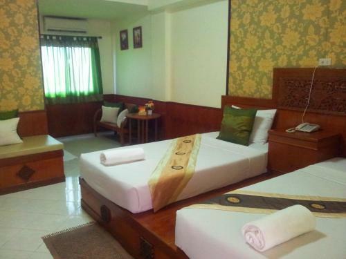 Hostal Thana Hotel & Guest House
