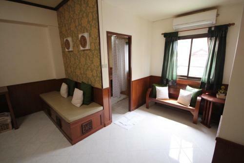 Hostal Thana Hotel & Guest House