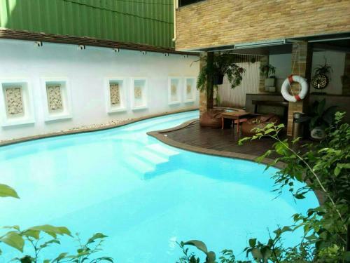 Hostal Thana Hotel & Guest House