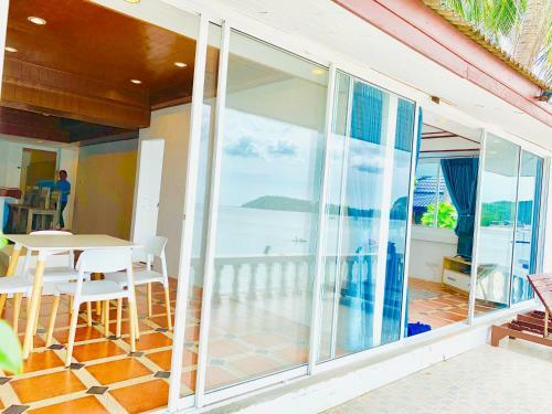 Hotel Bangrak Pier Samui Resort