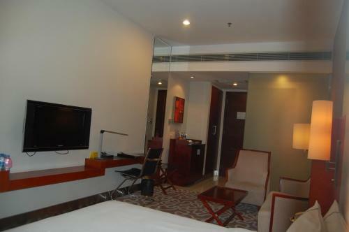 Shenzhen Caa Holy Sun Hotel, Luohu Railway Station