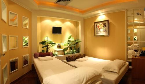Shenzhen Kaili Hotel, Guomao Shopping Mall
