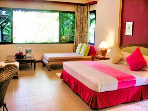 Hotel White House Beach Resort And Spa