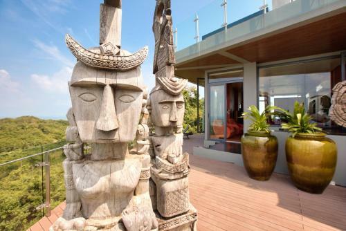 Villa Skyfall