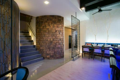 Hostal The House Patong