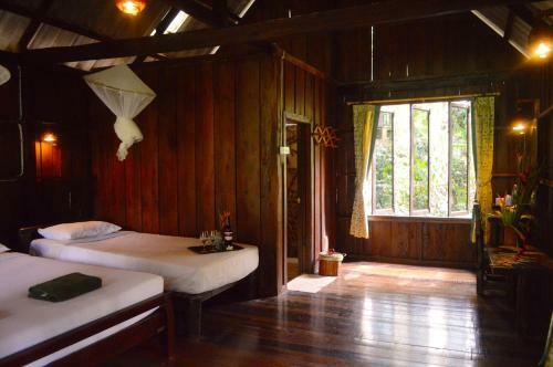 Lodge Khaosok Riverside Cottages