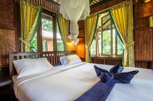 Lodge Khaosok Riverside Cottages