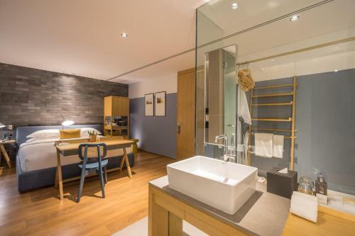 Hotel Ad Lib