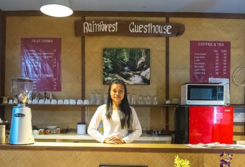 Hostal Rainforest Guest House
