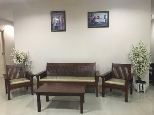 Hostal B Place Guesthouse