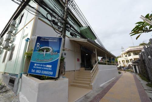 Hostal B Place Guesthouse