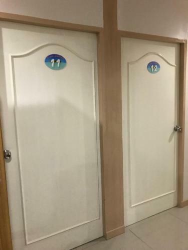 Hostal B Place Guesthouse