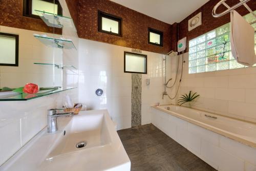 Nb Sunrise Mountain Villa