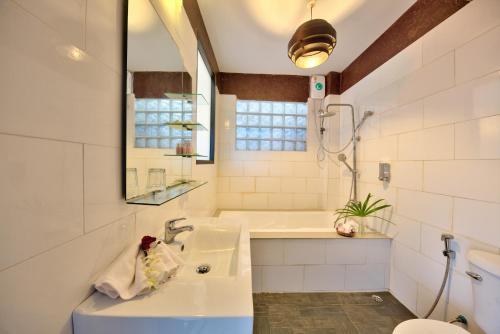 Nb Sunrise Mountain Villa