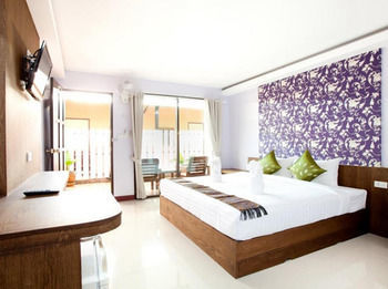 Hostal Ibiza House Phi Phi