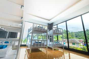 Hostal Ibiza House Phi Phi