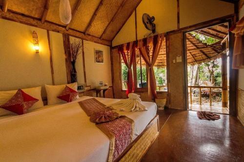 Hotel Phuphaya Seaview Resort