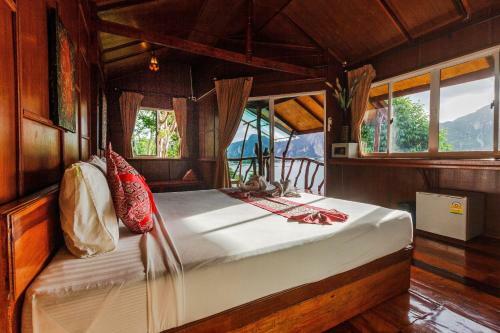 Hotel Phuphaya Seaview Resort