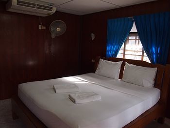 Hotel Palm Point Village