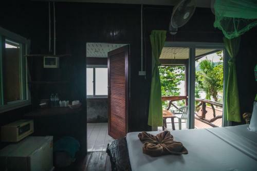 Hotel Phi Phi Sunset Bay Resort