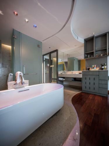 Lit Bangkok Hotel