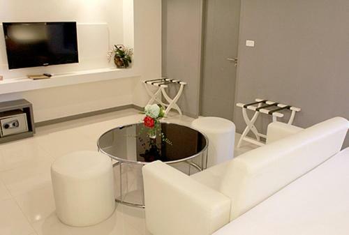 Myhotel Cmyk@ratchada