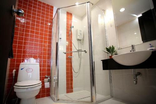 Central Bangkok 2+1 Bedroom Apartment On Soi 18