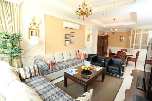 Central Bangkok 2+1 Bedroom Apartment On Soi 18