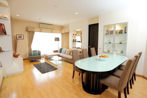 Central Bangkok 2+1 Bedroom Apartment On Soi 18