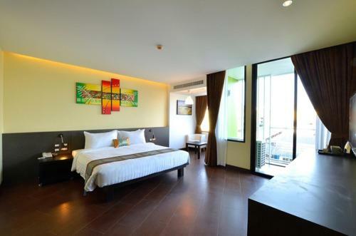Hotel Lakkhana Poolside Resort