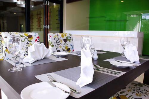 Hotel Lakkhana Poolside Resort
